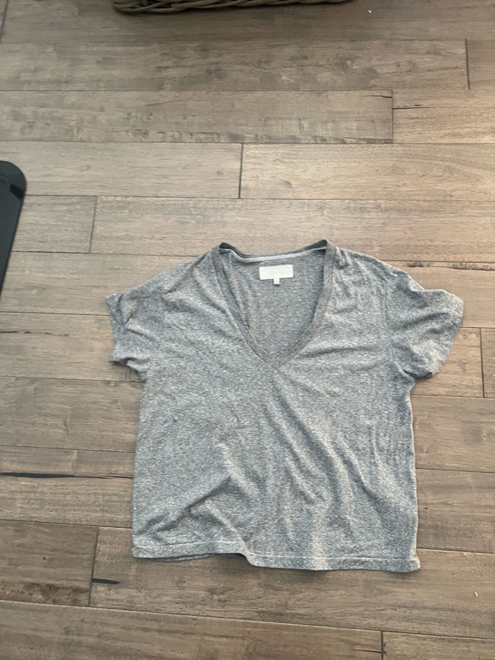 THE GREAT. Heather Gray V-Neck Short Sleeve Tee